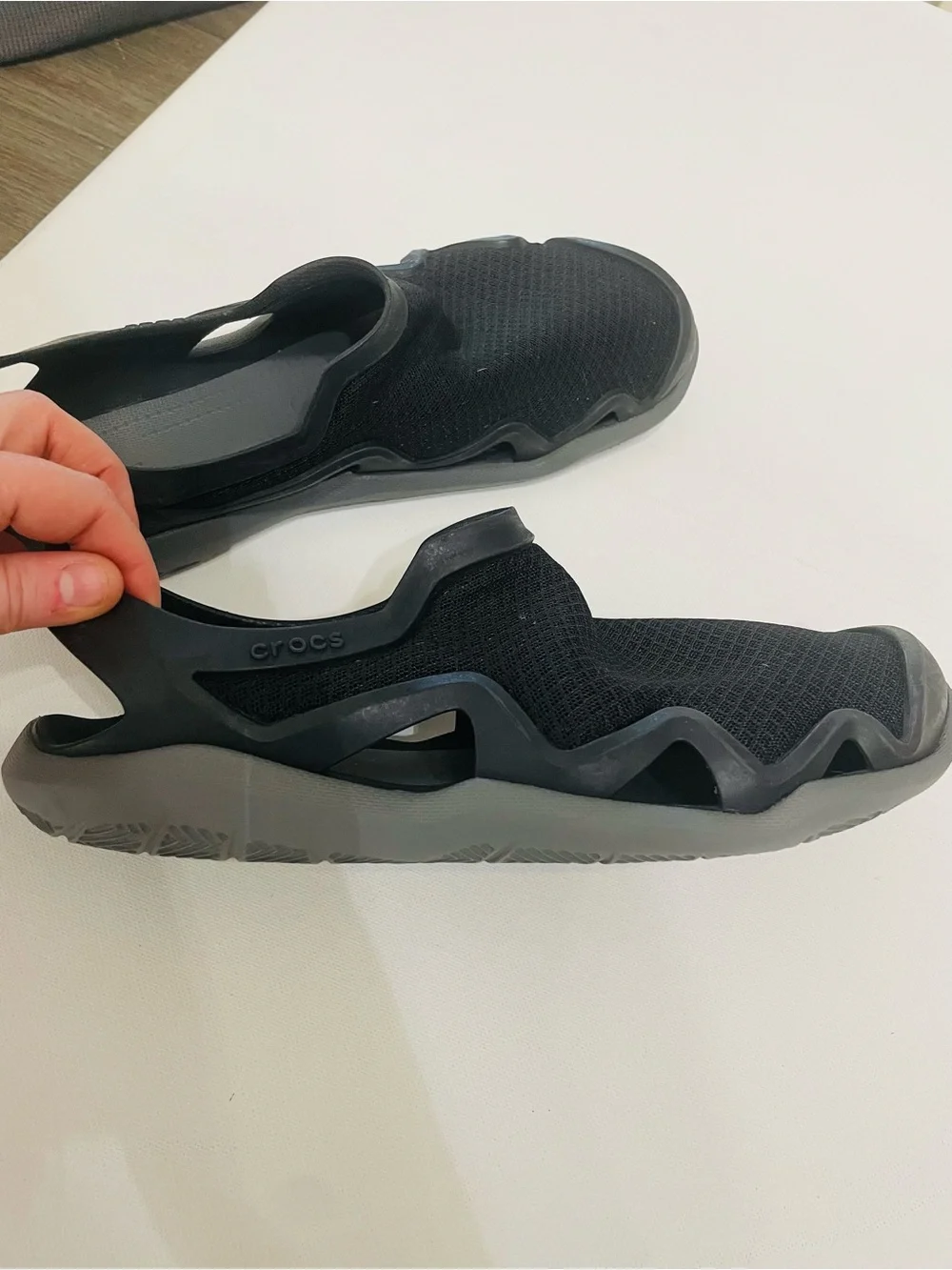 Crocs Swiftwater Mesh Wave Sandals Black Men’s Size 8 Water Shoes Beach Hiking